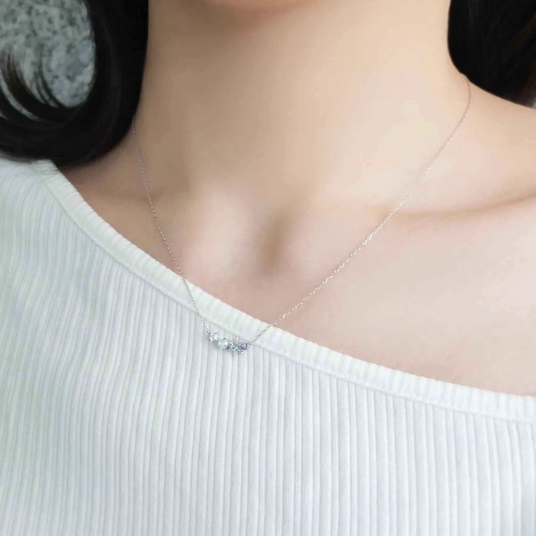 10K White Gold Tanzanite Snow Crystal Necklace